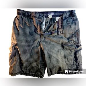 IZOD Gray Mens Plaid Cargo Shorts